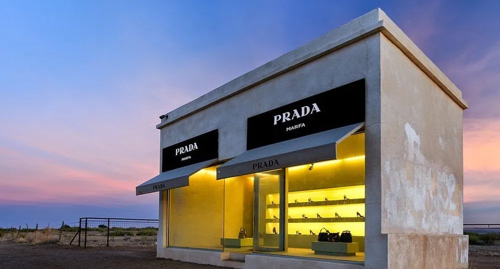 Този магазин на Prada е построен на най-невероятното място