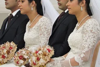 Сватба, на която младоженците, булките и свещениците са близнаци