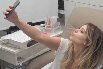 Жените прекарват месец от живота си в правене на селфита