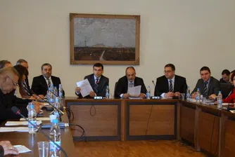 Тристранният съвет се споразумя за част от мерките