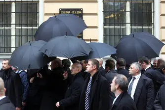 Уцелиха с яйце в главата немския президент в Прага