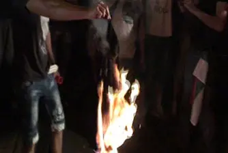 Вижте кадри от протестите пред централата на Атака (видео)