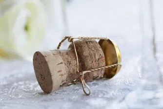 Откриха най-старото шампанско в света