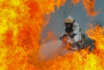 Пожар изпепели над 120 души във фабрика за облекло в Бангладеш