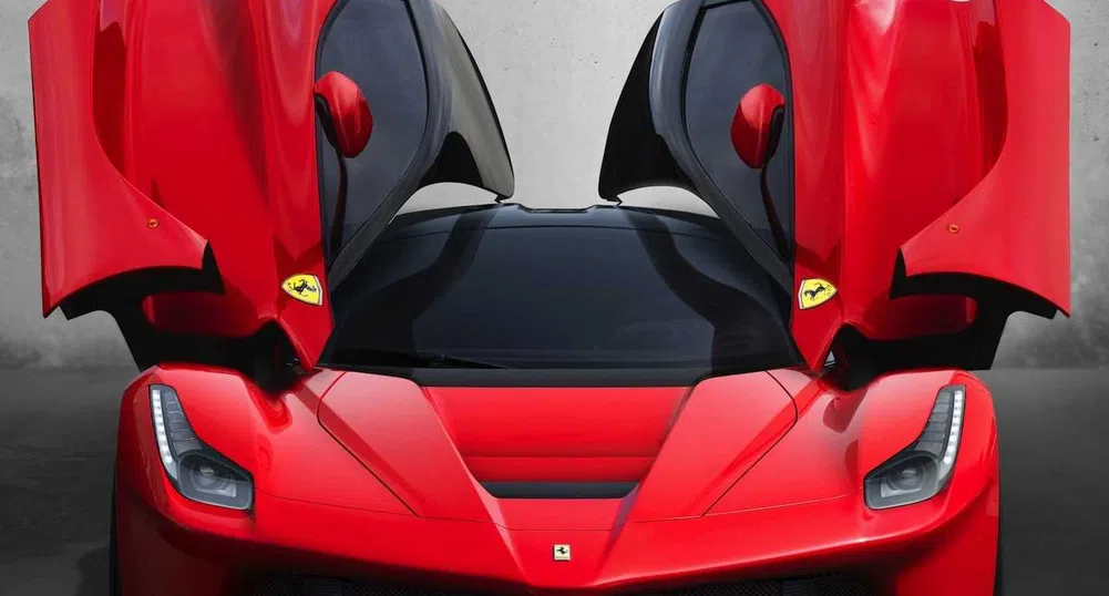 Повече от 1000 богаташа искат новото Ferrari