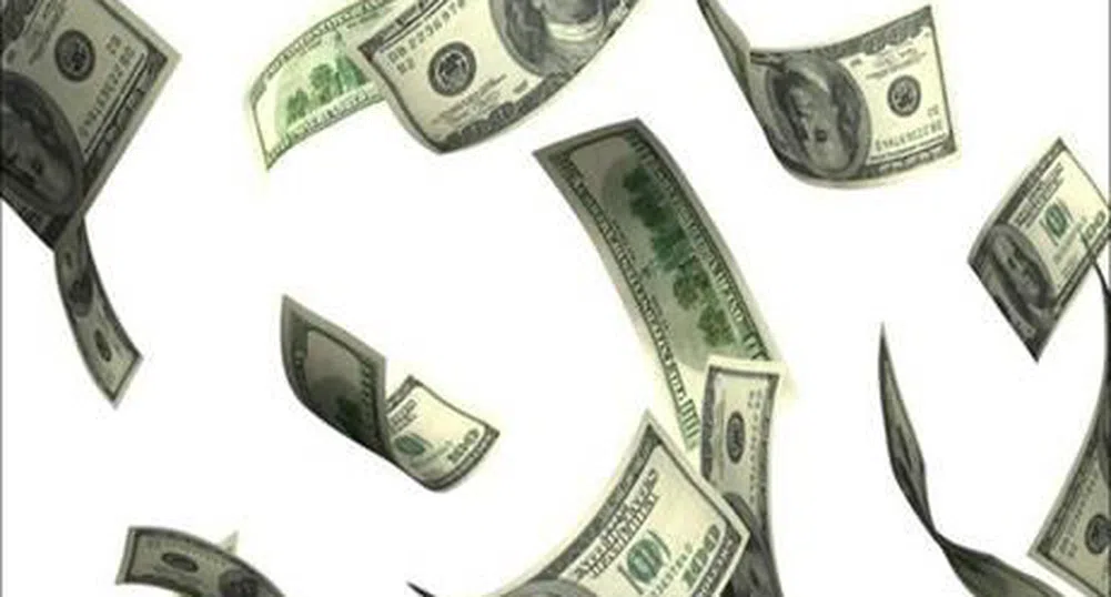 В Тайланд валя дъжд от пари