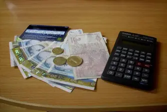Средната годишна заплата за 2008 г. е 6 528 лв.
