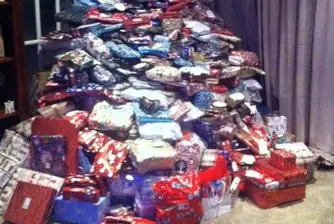 Тази майка купи на децата си 300 подаръка за Коледа
