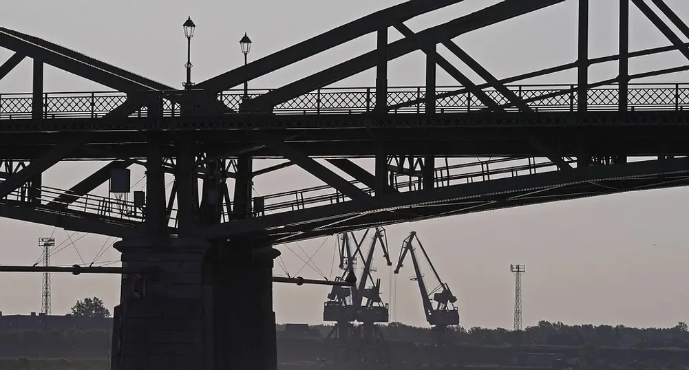 Затварят Дунав мост за час днес заради маратон