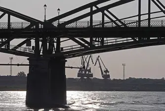 Затварят Дунав мост за час днес заради маратон