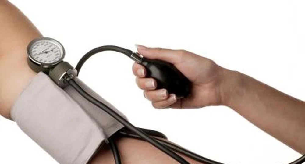 Варненци си мерят кръвното на опашките за документи