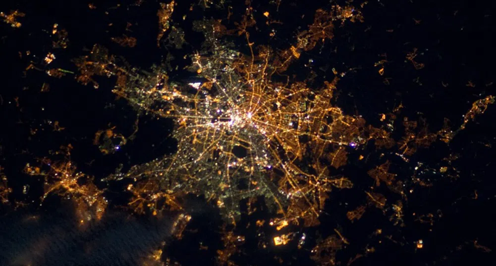 Берлин от Космоса остава разделен