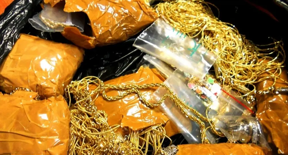 Три българки скриха над 1.5 кг злато в сутиените си