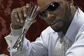 Ар Кели не плаща ипотеката на имението си