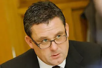 Швейцарски милиардер стана милионер, разпродава имущество