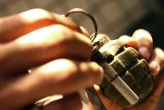 Ученичка пристига в клас с граната: мислила я за касичка