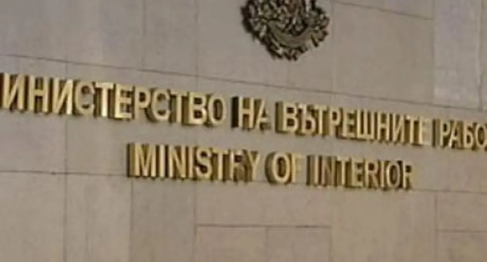 Съкращават 3 000 щатни служители в МВР
