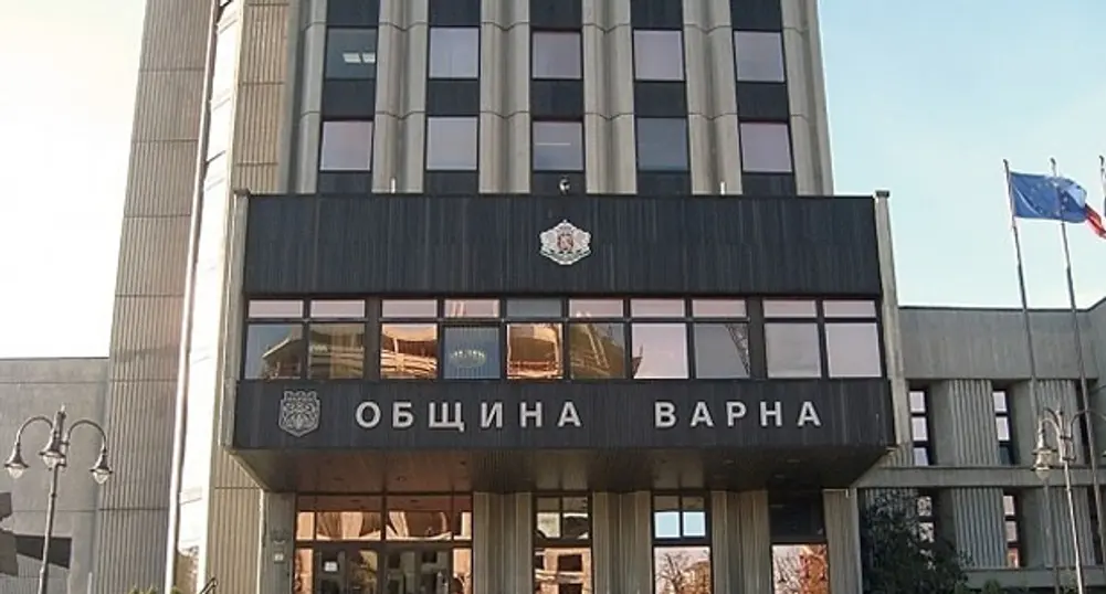 Жива верига блокира общината във Варна