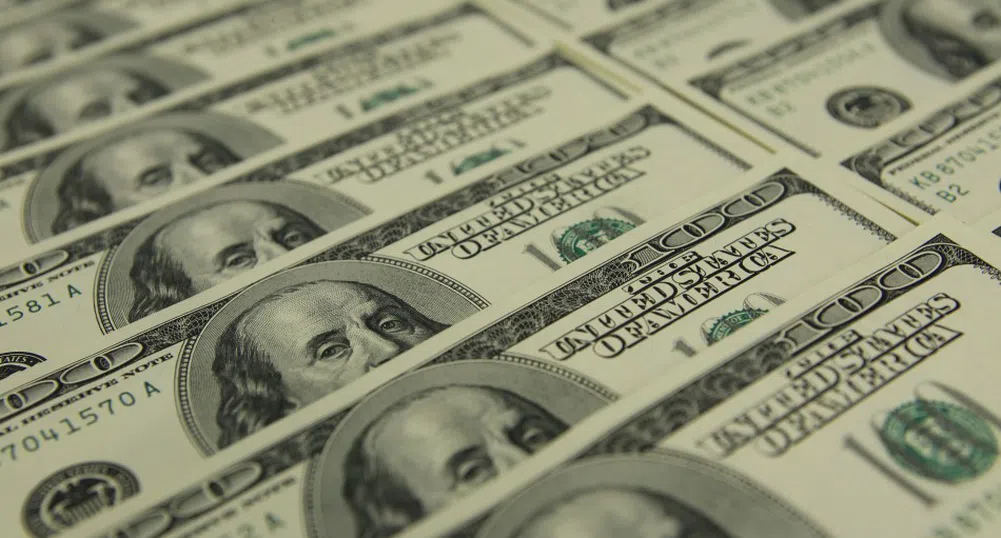 Доларът поевтинява спрямо повечето основни валути