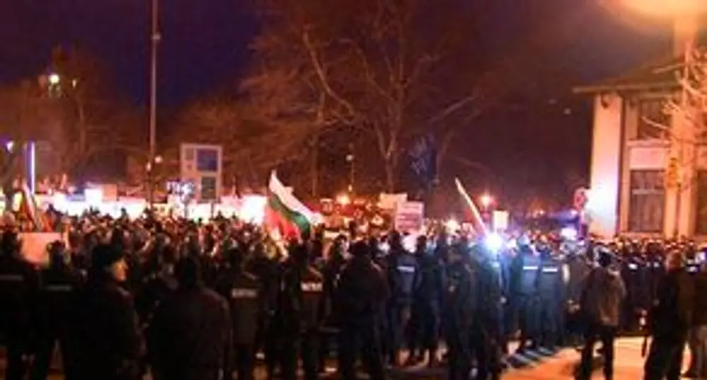 Над 10 хил. се включиха в снощния протест