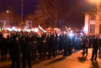 Над 10 хил. се включиха в снощния протест