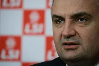 Албанският вицепремиер подаде оставка заради корупция