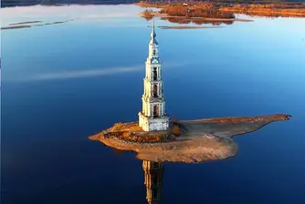 Кулата сред водата на Каляжин
