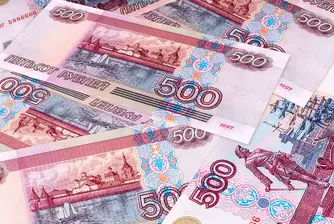 Драматични движения при рублата след повишението на лихвите