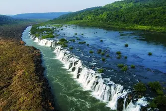 Мокона: най-странният водопад