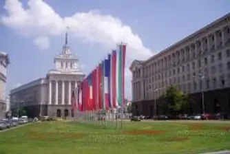 Влизането на Ил. Михов в кабинета е временно замразено
