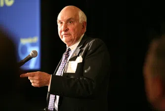 Милиардер купува акции на Facebook, но не ползва социалната мрежа