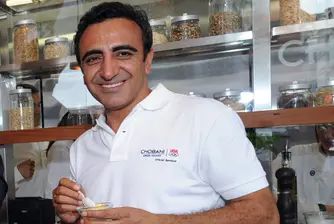 Основателят на Chobani дарява състоянието си