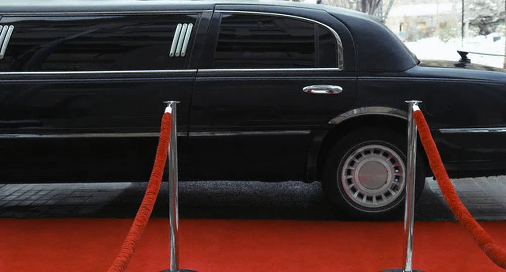 Богаташите слизат от луксозните коли