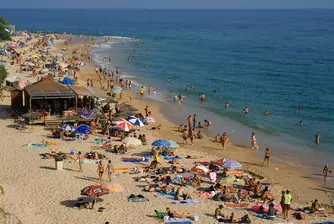 Събориха гигантската шатра на плажа в Лозенец