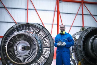 Секторите на промишлеността и услугите наемат най-много хора у нас