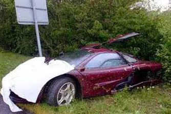 910 000 паунда за потрошения McLaren на Роуън Аткинсън