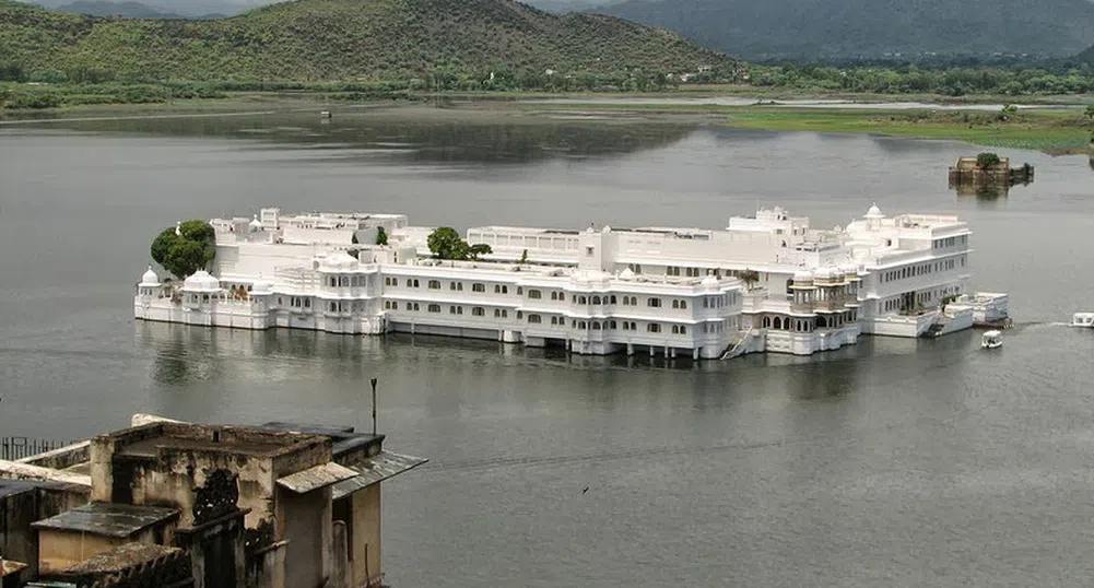 Дворецът на индийските махараджи: Плаващият Lake Palace
