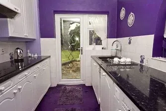 Къща в лилаво за 400 000 паунда