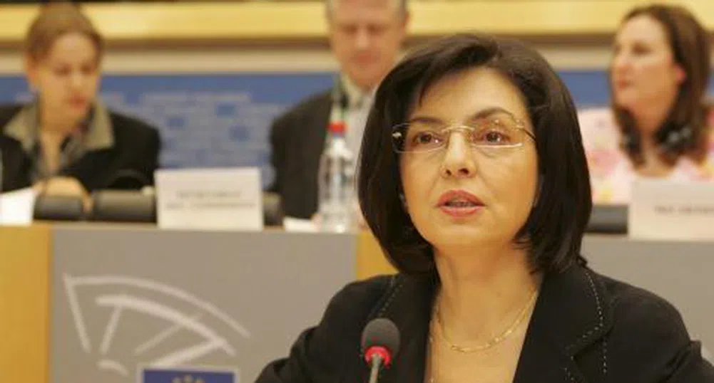 Меглена Кунева влиза в борда на френска банка