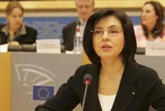 Меглена Кунева влиза в борда на френска банка