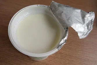 Глобяват две фирми за имитация на марка кисело мляко