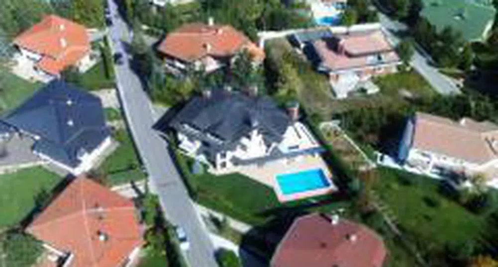 „Бедни" милионери живеят в строежи