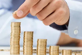 Лихвите падат, какво означава това за парите ни