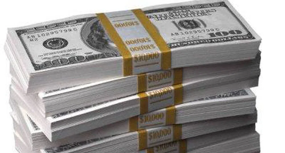 Най-голям седмичен спад за долара от ноември