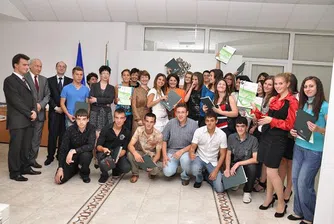 30 ученици преминаха обучение за небанковия финансов сектор