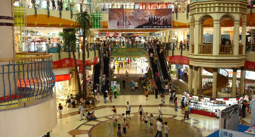 Данъчните погнаха и моловете за пране на пари