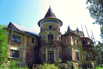 20 самотни изоставени къщи