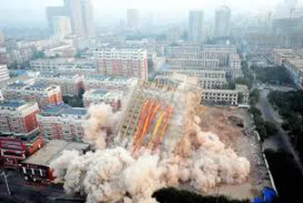 Събарят цял комплекс, построен в базата на НСА в Несебър