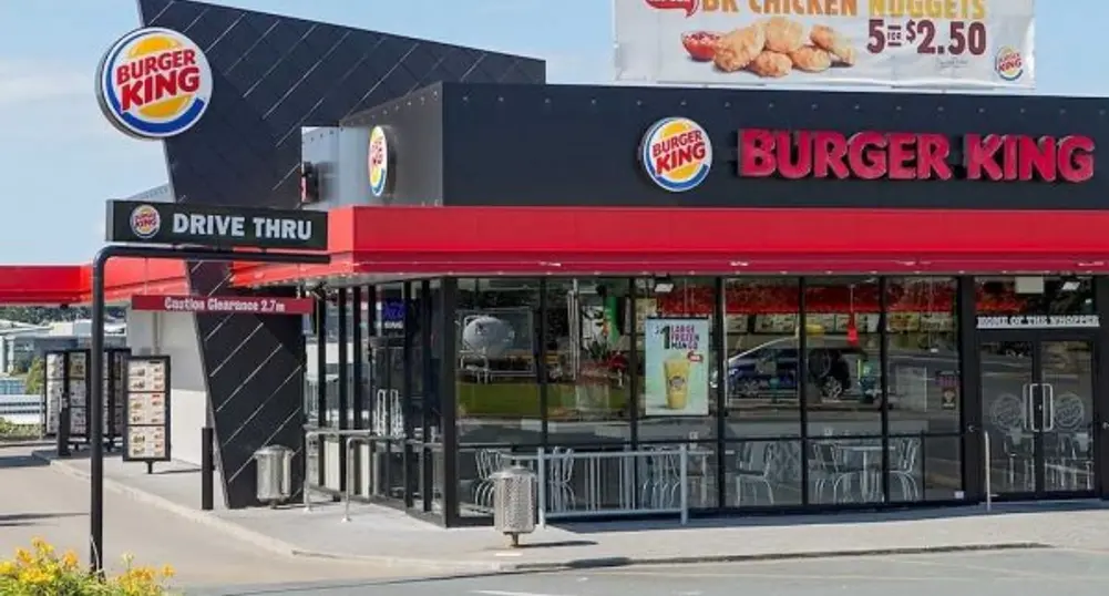 Жена получи пакет с пари вместо сандвич в Burger King