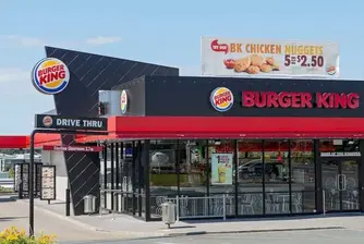 Жена получи пакет с пари вместо сандвич в Burger King